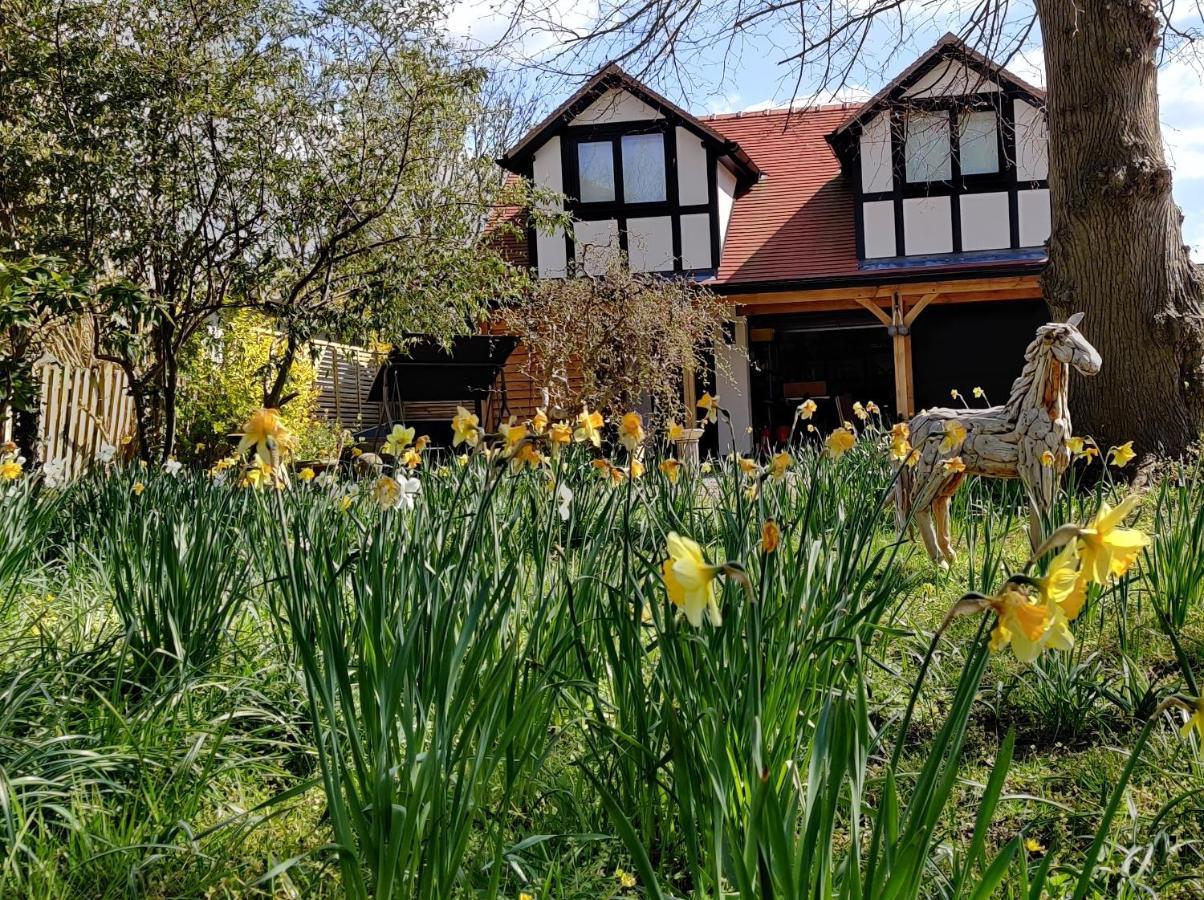 Delightful & Picturesque Modern Detached Apartment, Next To Chester Zoo, Near Park And Ride To City Centre Экстерьер фото